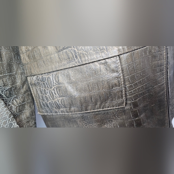 CHICO'S Womens 100% Leather Metallic Reptil Print Zip Front Pockets Jacket Sz 2 - Picture 4 of 16